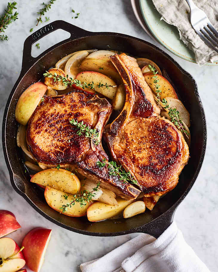 Skillet pork chops with apples
